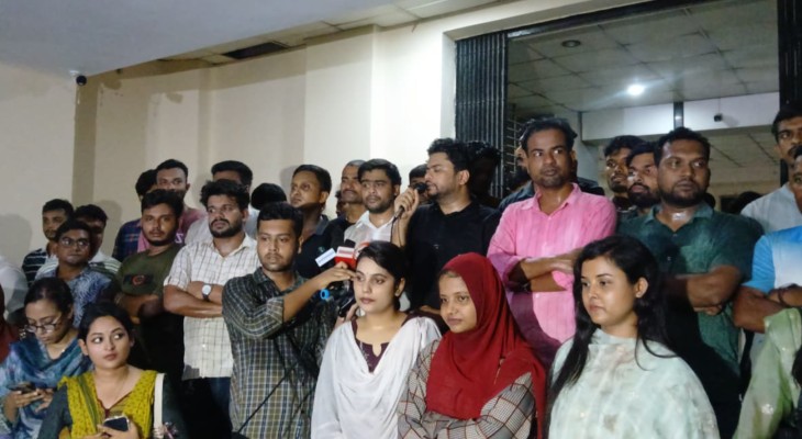 রাকসুর বিরুদ্ধে অর্থ আত্মসাতের অভিযোগে রাবি ছাত্রদলের বিক্ষোভ
